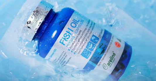 Omega 3 fish oil para dolor articular: frasco de cápsulas de aceite de pescado con ácidos grasos EPA y DHA