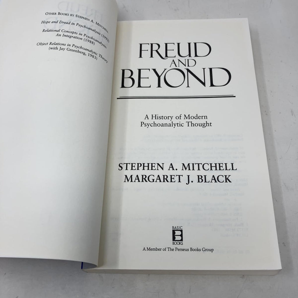 Freud y más allá: Una historia del pensamiento psicoanalítico moderno