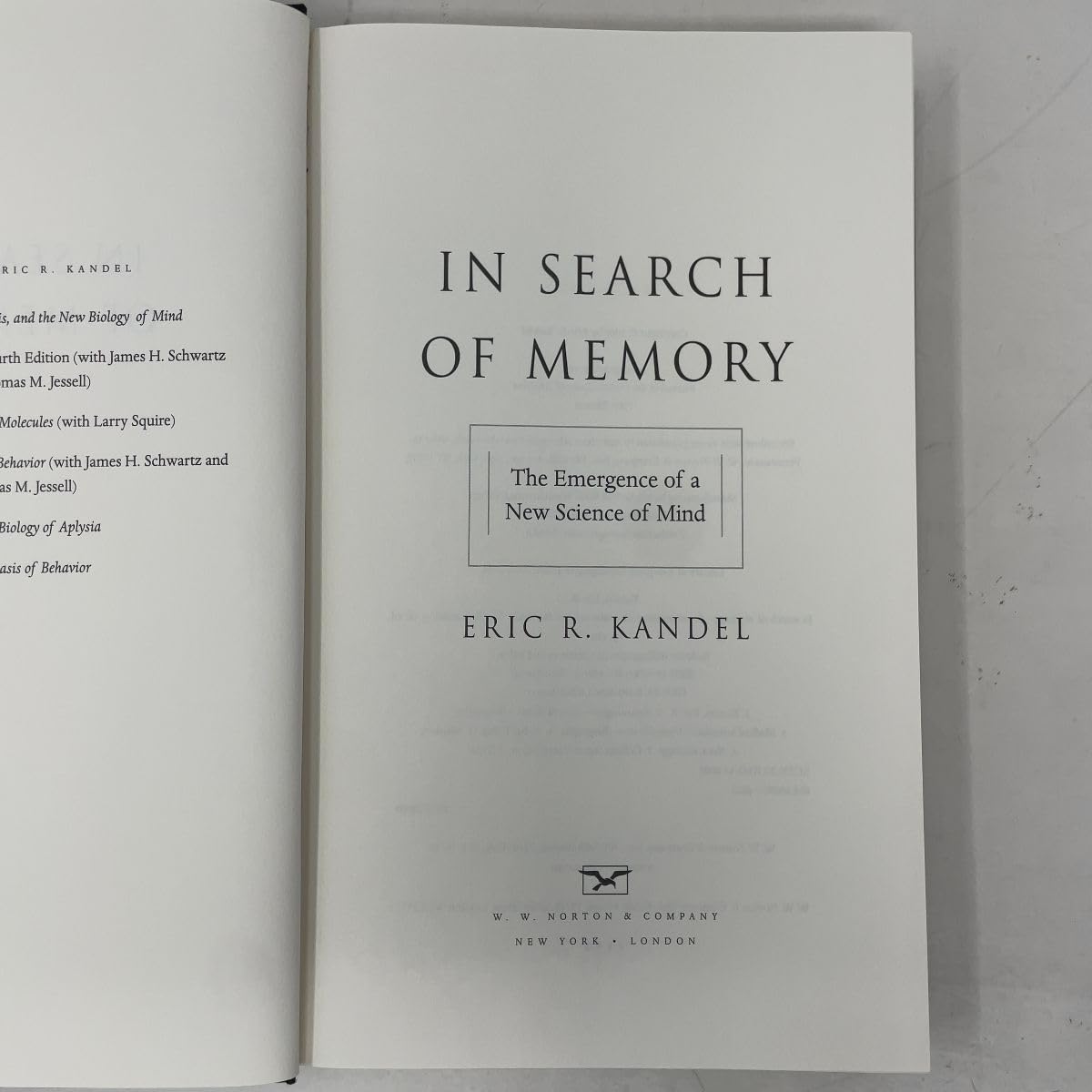 In Search of Memory: The Emergence of a New Science of Mind