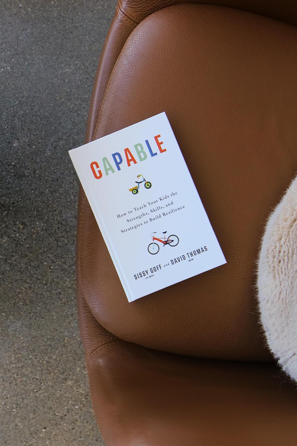 Capable: Cómo enseñar a tus hijos las fortalezas, habilidades y estrategias para construir resiliencia (Guía para padres en una generación ansiosa)