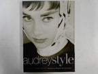 Audrey Style: Una biografía ilustrada del icono de la moda—Gracia, belleza y humor a través de entrevistas originales y bocetos de diseñadores