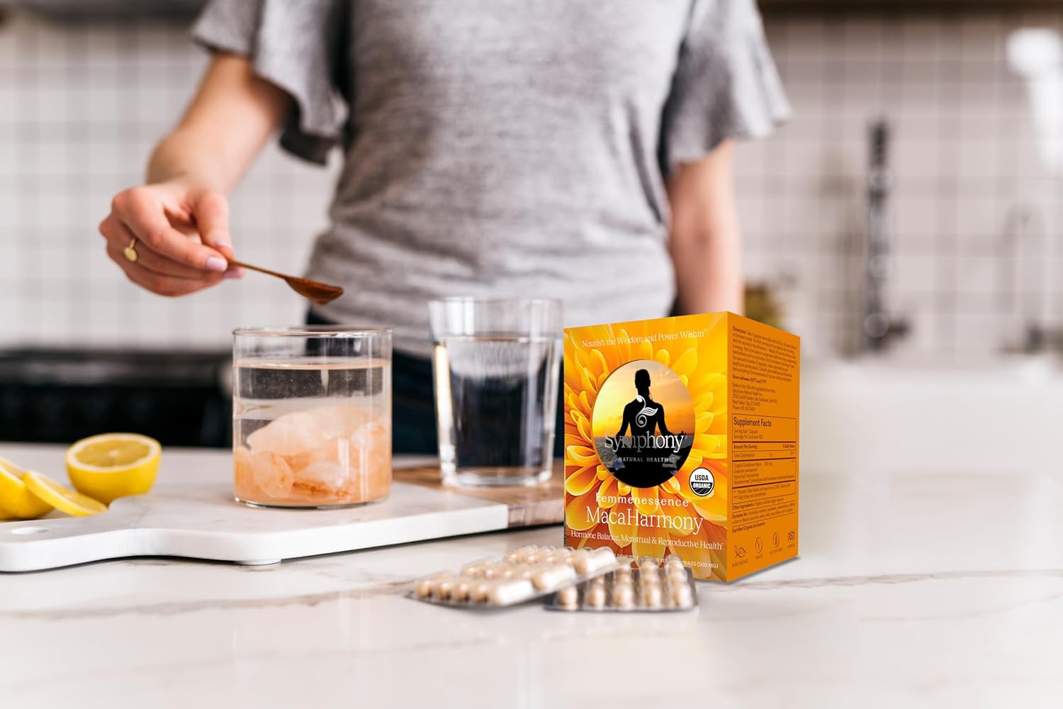 Femmenessence® MacaHarmony® – Equilibrio Hormonal, Salud Menstrual y Fertilidad, 240 Cápsulas Orgánicas Veganas (120 Días)