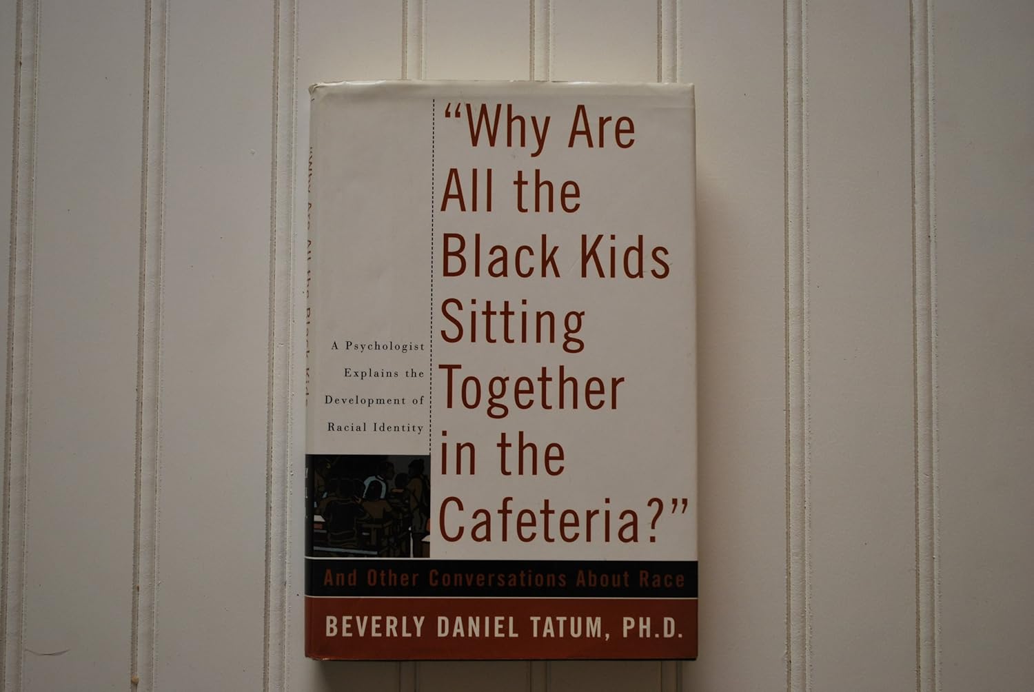 ¿Por qué todos los niños negros se sientan juntos en la cafetería?: Y otras conversaciones sobre la raza