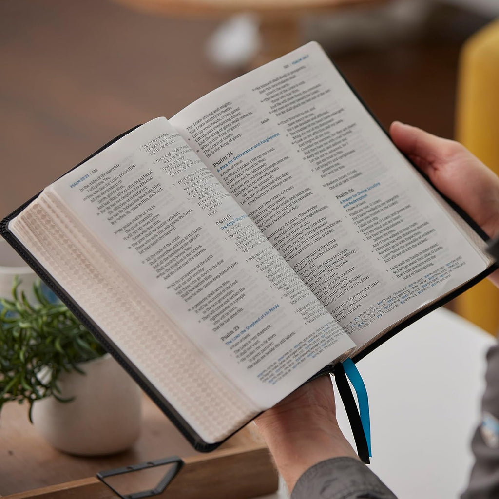 NKJV, Large Print Thinline Reference Bible, Blue Letter, Maclaren Series, Genuine Leather, Black, Comfort Print