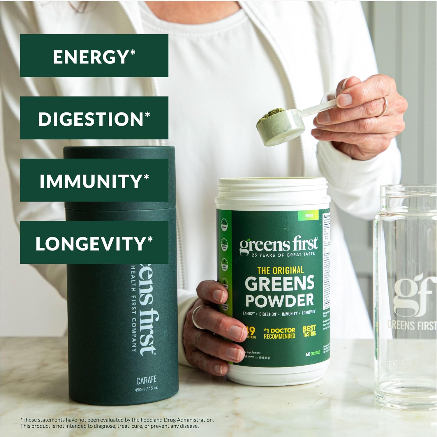 Greens First Gift Set - Edición Limitada con Jarra de Cristal y Polvo Verde Orgánico - 49 Superalimentos - Prebióticos, Probióticos y Enzimas Digestivas - Sin Lácteos, Vegano y No GMO - Menta - 30 Servicios