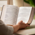 Biblia KJV: Letra Grande, Columna Simple, 43.000 Referencias Cruzadas al Final del Verso, Leathersoft Negro, Tamaño Personal, Letra Roja, Comfort Print