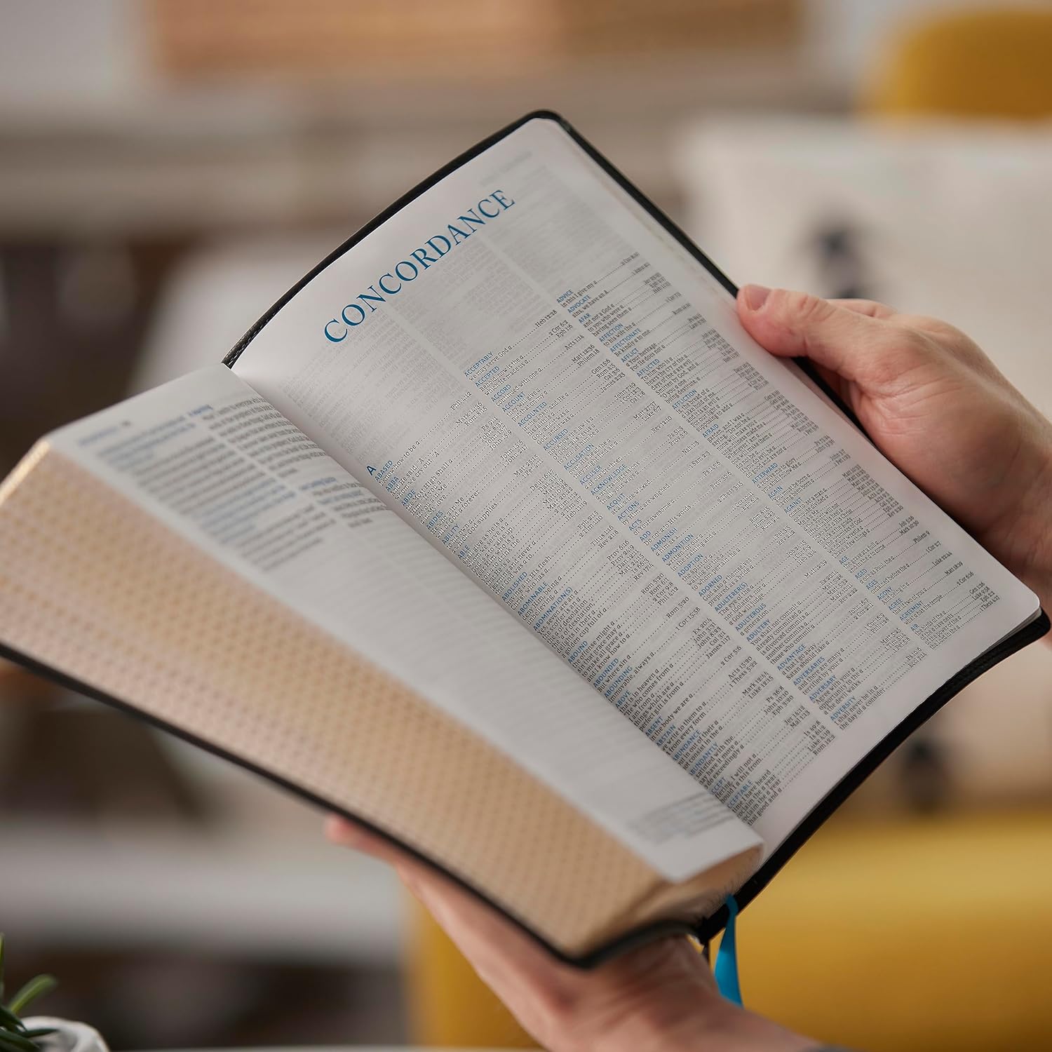 NKJV, Large Print Thinline Reference Bible, Blue Letter, Maclaren Series, Genuine Leather, Black, Comfort Print