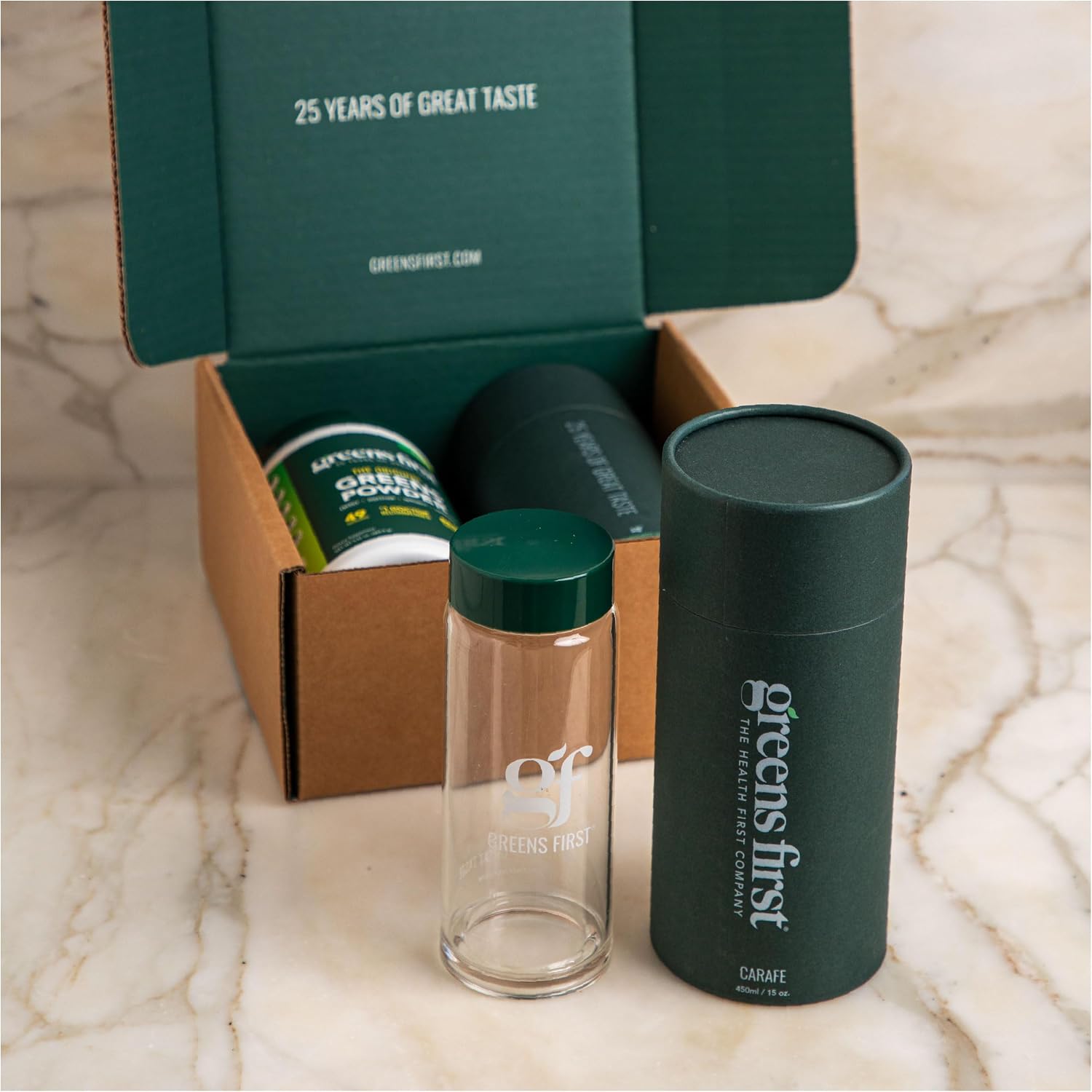 Greens First Gift Set - Edición Limitada con Jarra de Cristal y Polvo Verde Orgánico - 49 Superalimentos - Prebióticos, Probióticos y Enzimas Digestivas - Sin Lácteos, Vegano y No GMO - Menta - 30 Servicios