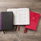 Biblia KJV: Letra Grande, Columna Simple, 43.000 Referencias Cruzadas al Final del Verso, Leathersoft Negro, Tamaño Personal, Letra Roja, Comfort Print