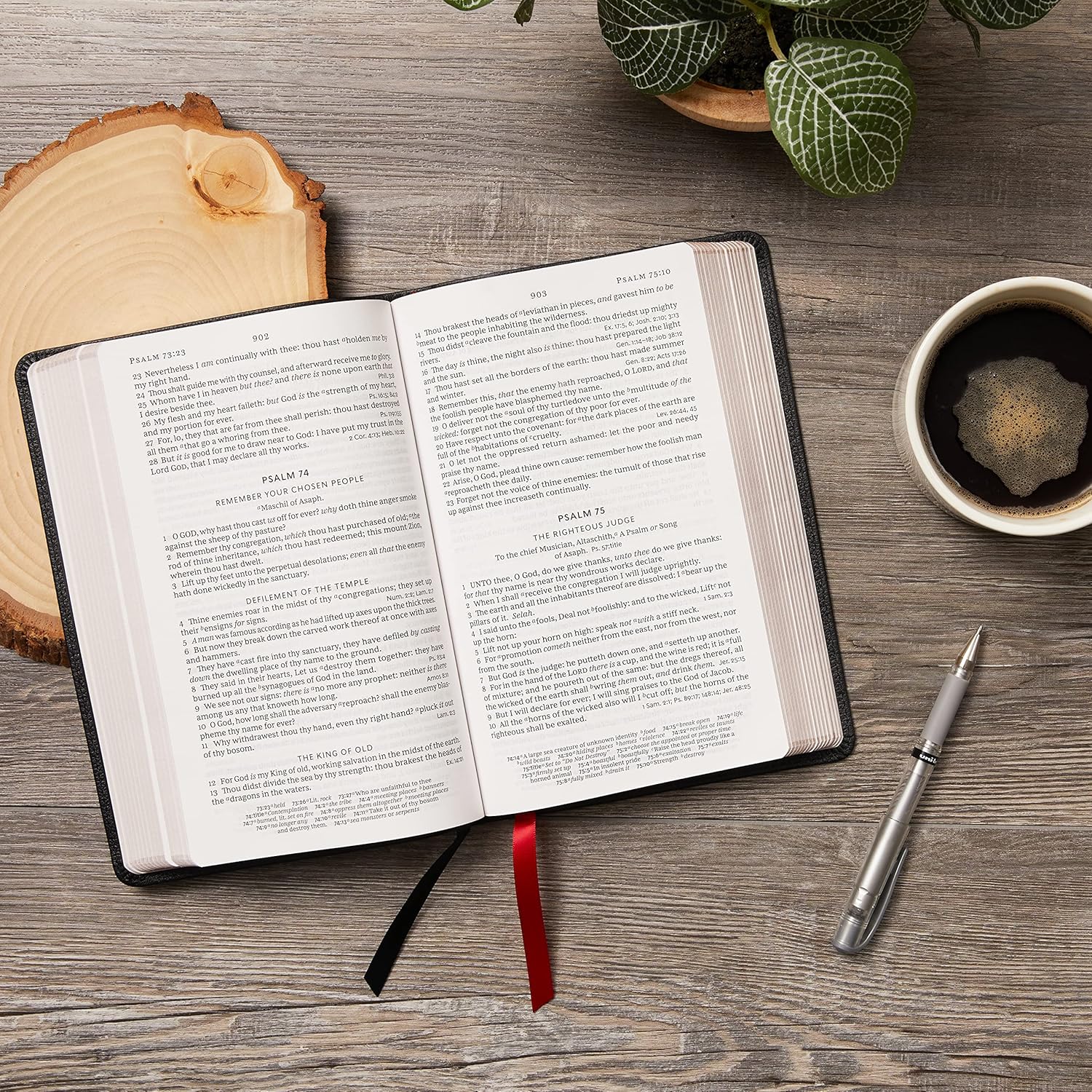 Biblia KJV Letra Grande - Una Columna - Piel Genuina Negra - Tamaño Personal - Letra Roja - Índice con Pestañas - 43,000 Referencias Cruzadas