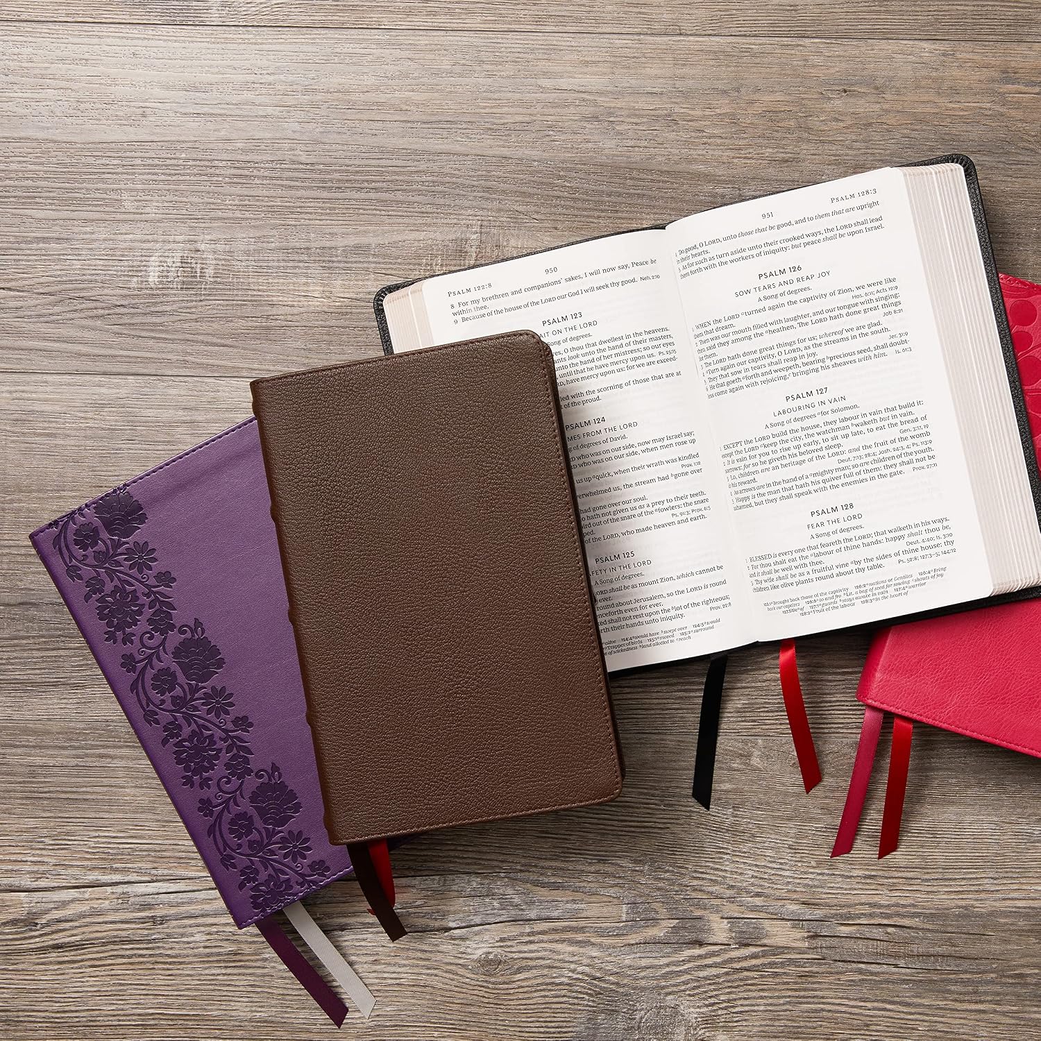 Biblia KJV: Letra Grande, Una Columna, 43.000 Referencias Cruzadas, Tapa Púrpura, Tamaño Personal, Letra Roja, Comfort Print
